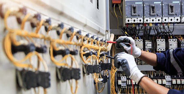 Professional Electrician technician working in Farmington, UT